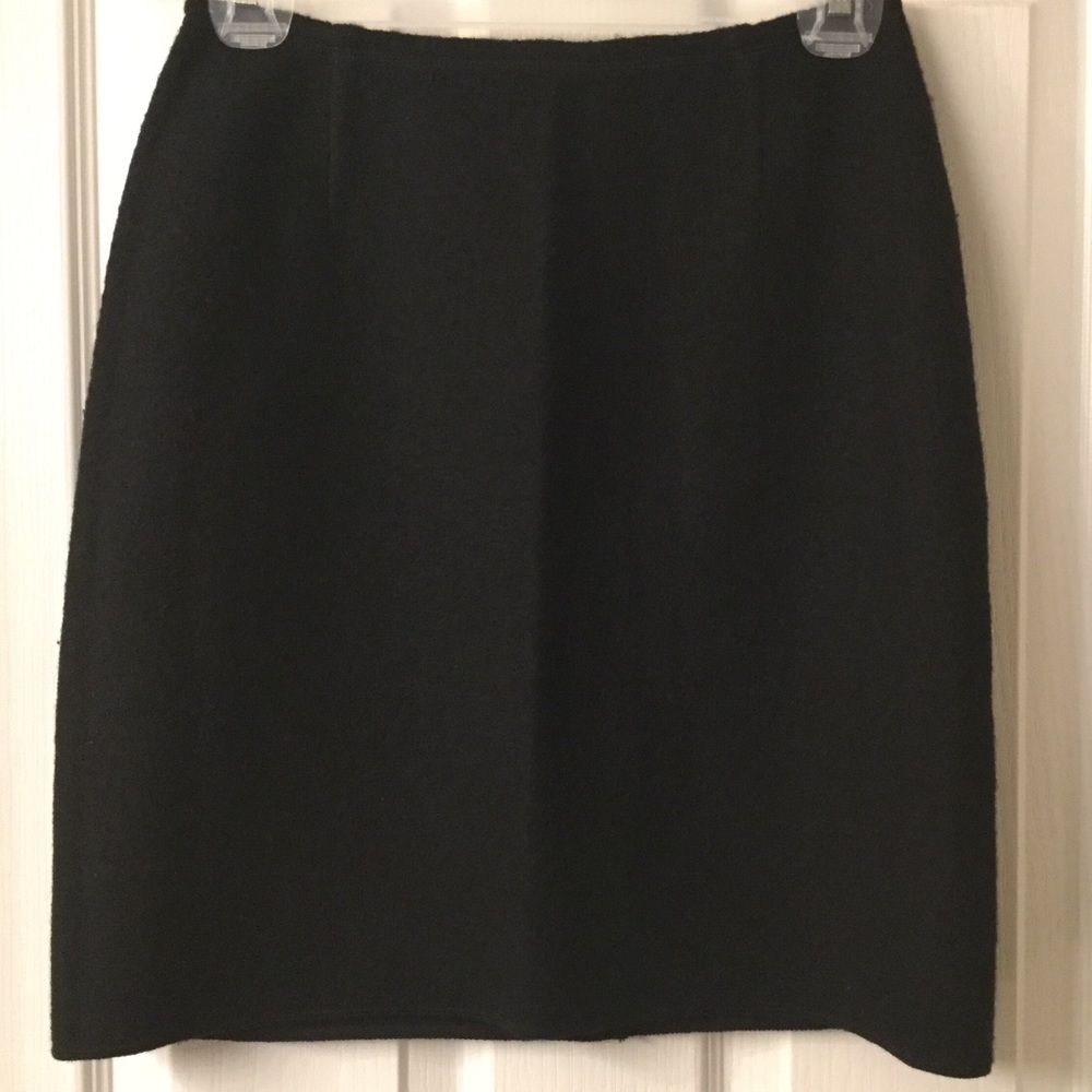 Wool mini skirt 🔥